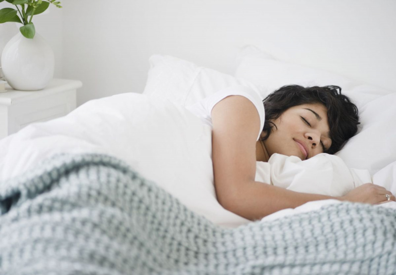 7 نصائح وما يجب فعله من أجل نوم أفضل أثناء جائحة فيروس كورونا ، وفقًا للطبيب