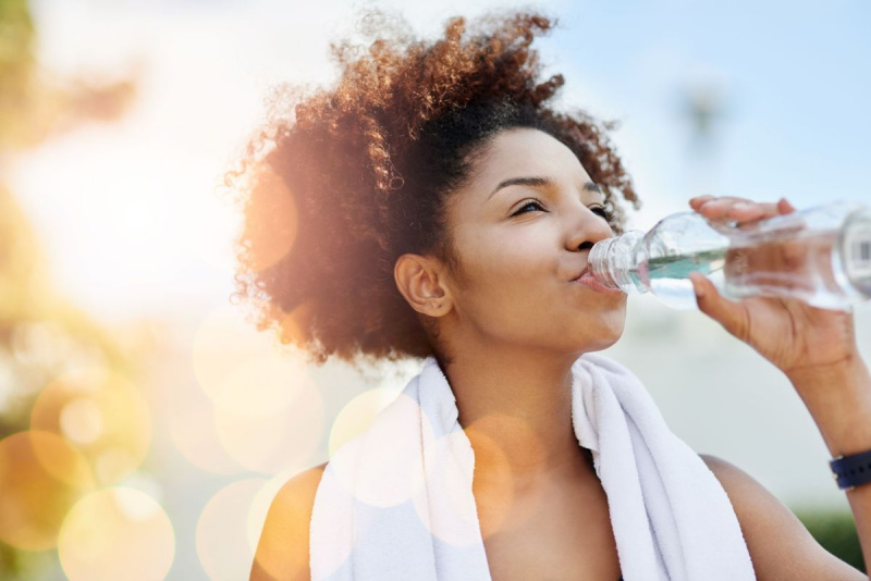 Manter uma boa hidratação também auxilia na perda de peso saudável