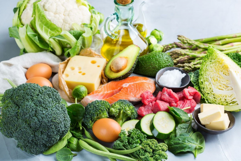 Alimentos cetogênicos saudáveis ​​com baixo teor de carboidratos para uma dieta balanceada
