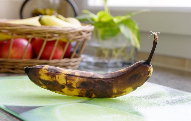 15 maneiras geniais de usar frutas que estão estragando