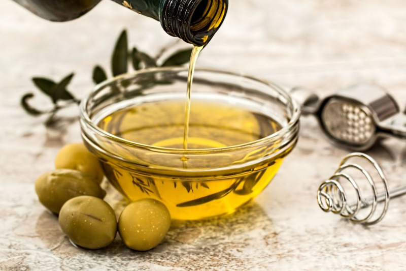 Close-up de azeite de oliva na mesa