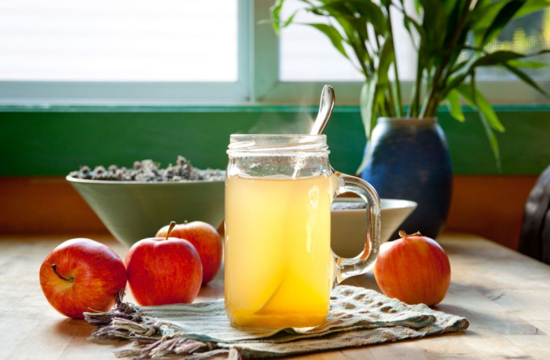 Vinagre de cidra de maçã quente e bebida de mel