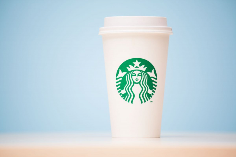 Le Latte Cendrillon Secret de Starbucks est une torsion sur le PSL - voici ce que pensent les diététistes