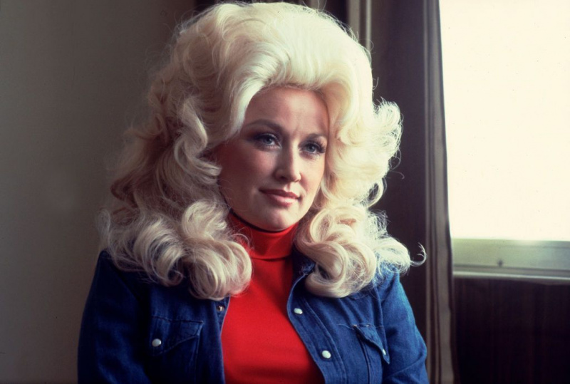 Dolly Parton portretas