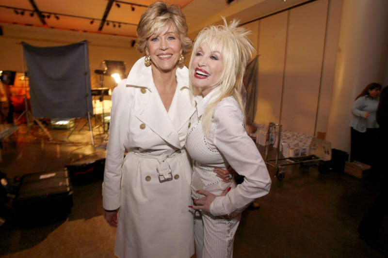 Jane Fonda와 Dolly Parton의 상징적인 우정은 수십 년 동안 이어졌습니다.
