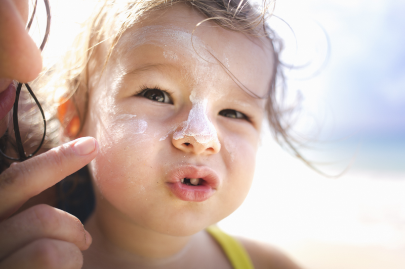 Kako reći je li vaša krema za sunčanje istekla, tvrde dermatolozi