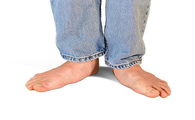 Truques de combate à dor para pés planos